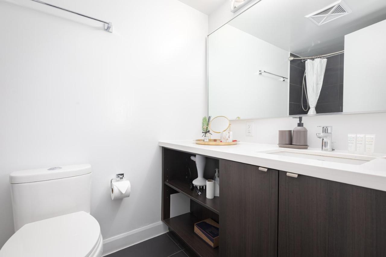 Luxury 2-Bedroom Apartment In Yorkville With The Best City View In Downtown Toronto Buitenkant foto