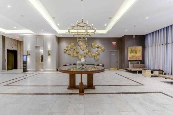 Luxury 2-Bedroom Apartment In Yorkville With The Best City View In Downtown Toronto Buitenkant foto