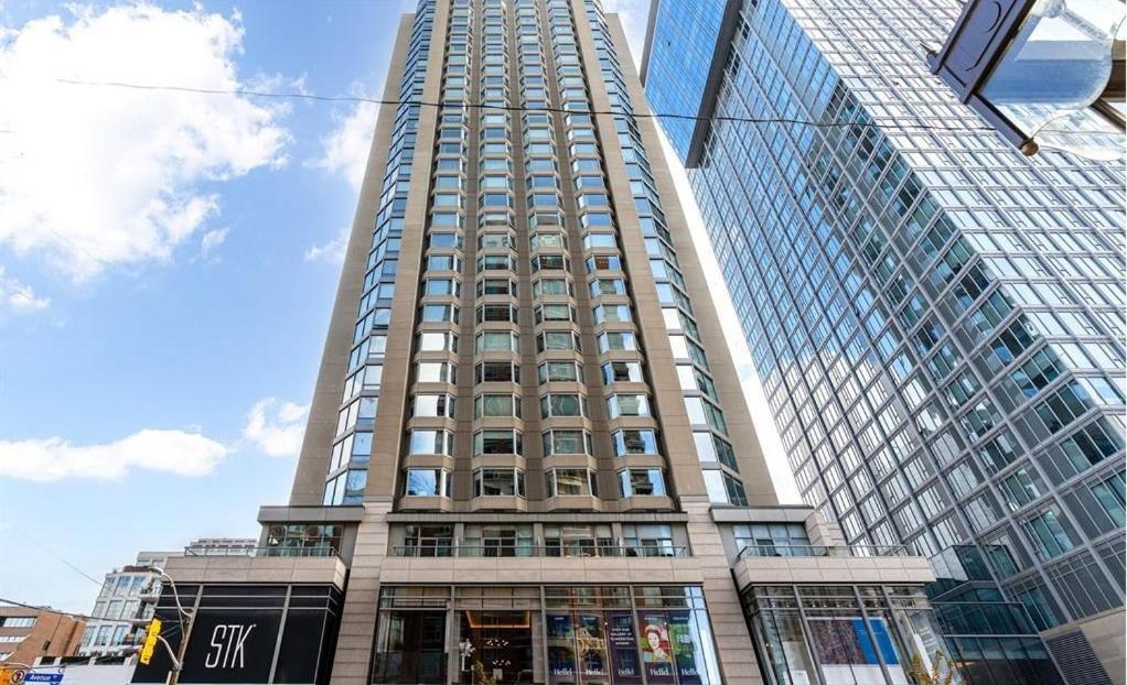Luxury 2-Bedroom Apartment In Yorkville With The Best City View In Downtown Toronto Buitenkant foto