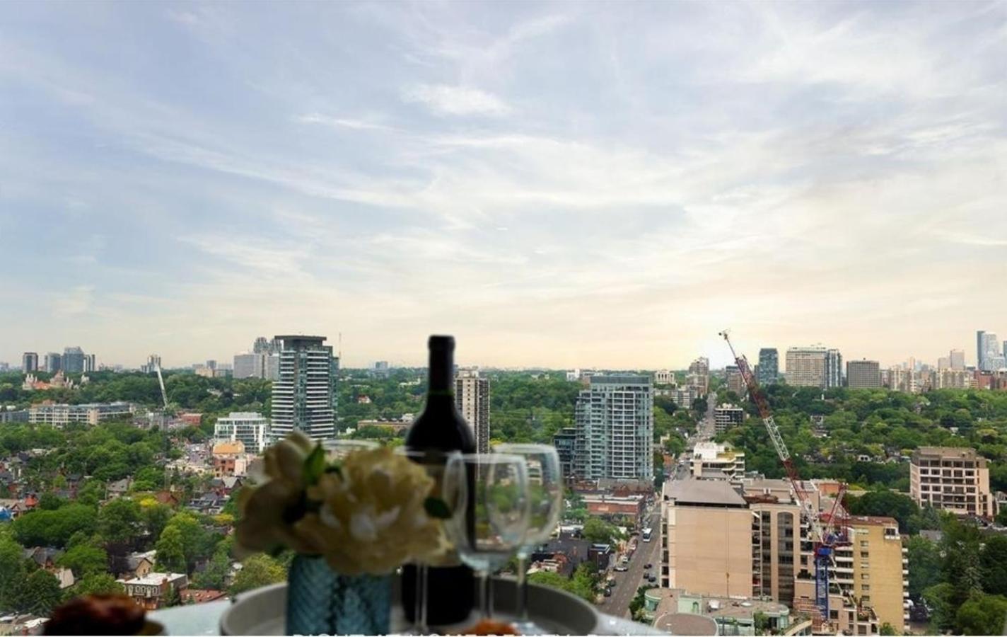 Luxury 2-Bedroom Apartment In Yorkville With The Best City View In Downtown Toronto Buitenkant foto